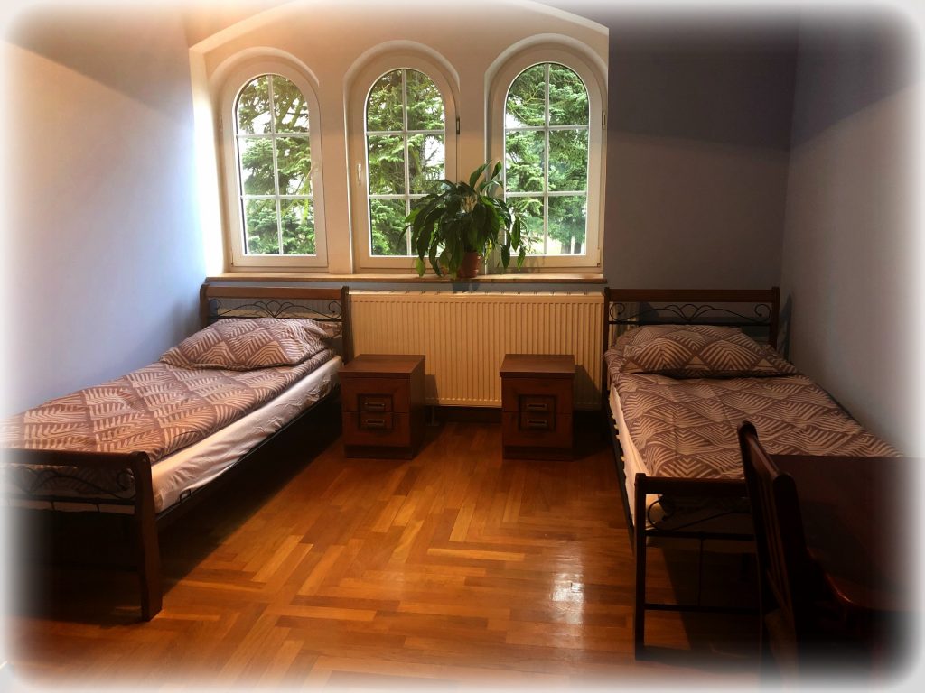 Pokój  w ośrodku opieki senioralnej Pałacyk Villa Mick w Parowej. 