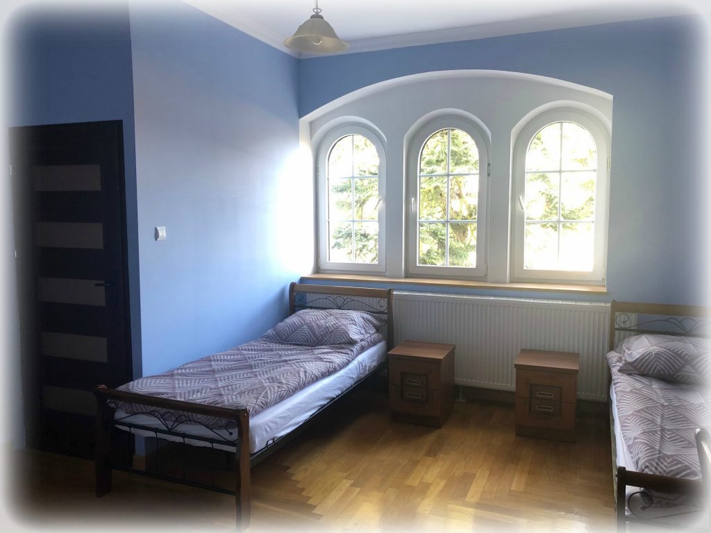 Centrum rehabilitacji geriatrycznej Pałacyk Villa Mick w Parowej - pokój dla dwóch osób. 